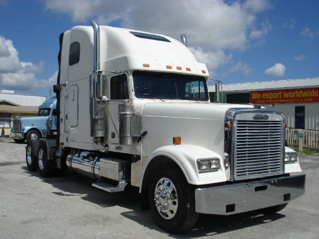 2003 Freightliner CLASSIC Sport 4WD