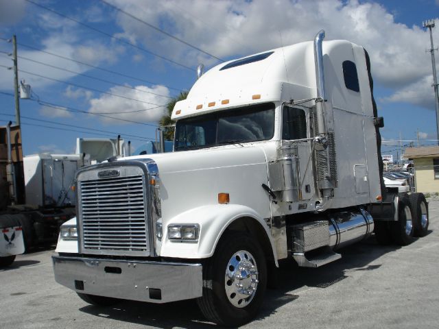 2003 Freightliner CLASSIC Sport 4WD