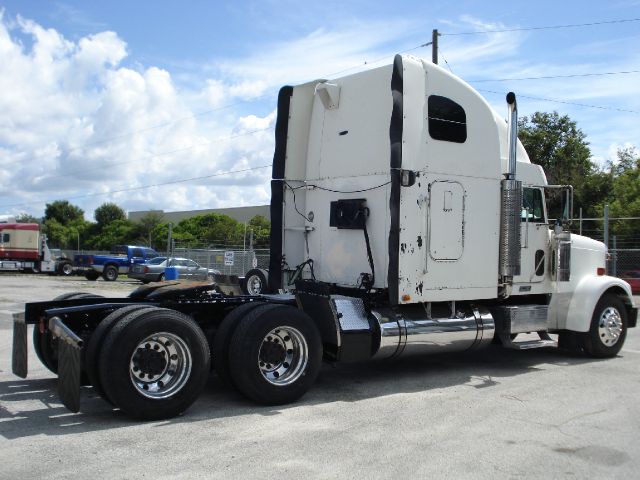 2003 Freightliner CLASSIC Sport 4WD