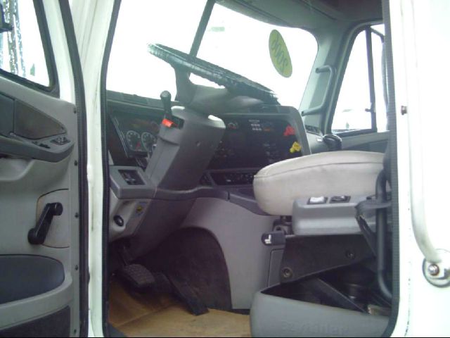 2006 Freightliner Columbia ES Leather Sunroof Power Doors