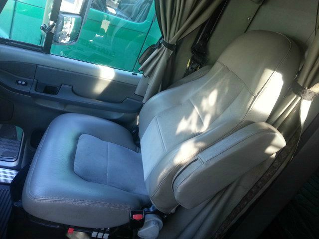 2006 Freightliner Columbia ES Leather Sunroof Power Doors
