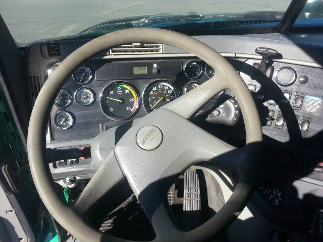 2006 Freightliner Columbia ES Leather Sunroof Power Doors