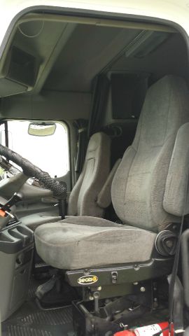 2003 Freightliner Columbian CL120 CXL Van