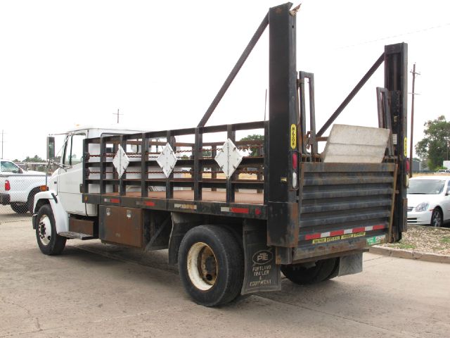 2001 Freightliner FL60 Unknown