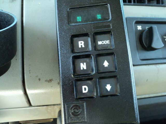 1997 Freightliner FL70 1999 Chevrolet LT