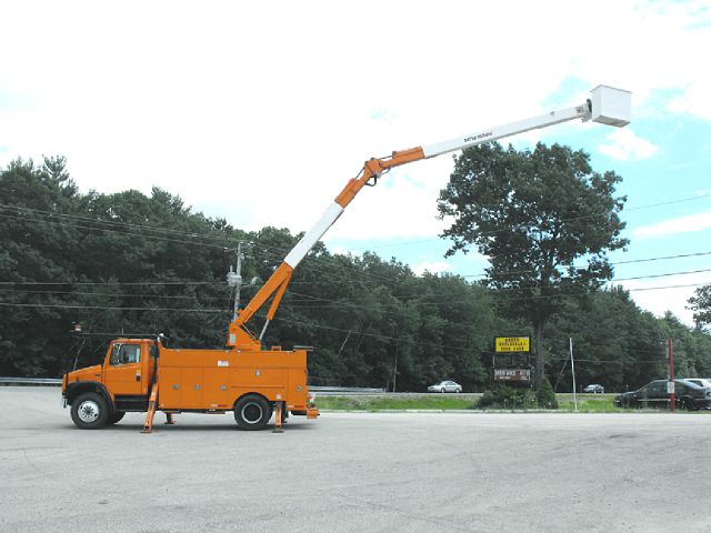 1999 Freightliner FL70 Bucket Truck Lt/autoride Susp