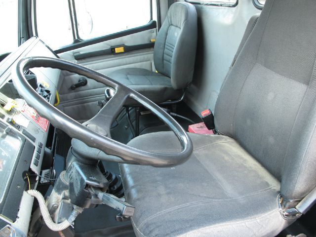 2001 Freightliner FL80 Unknown
