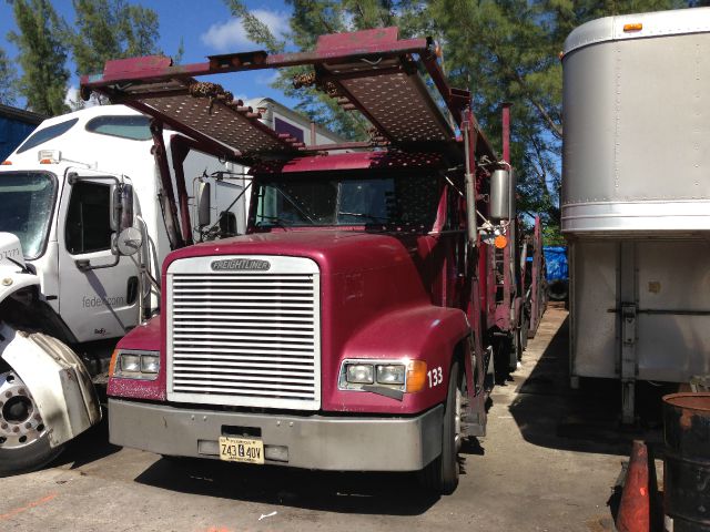 1997 Freightliner FLD120 Unknown