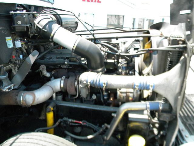 2000 Freightliner FLD120 Unknown