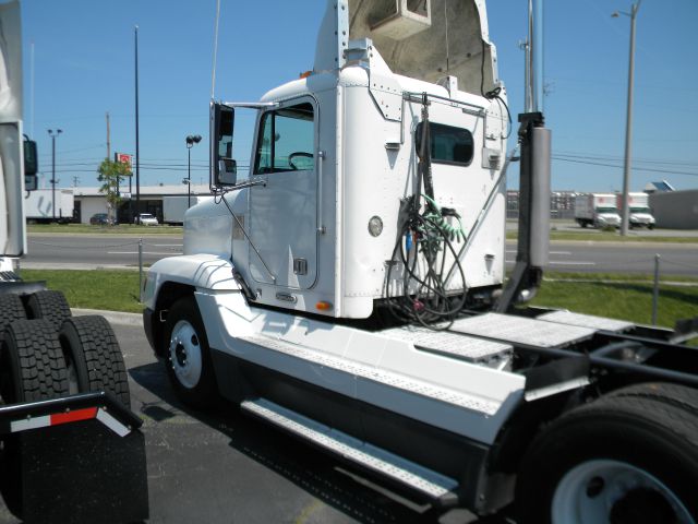 2000 Freightliner FLD120 Unknown