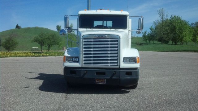 2001 Freightliner FLD 120 Hauler