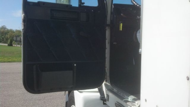 2001 Freightliner FLD 120 Hauler