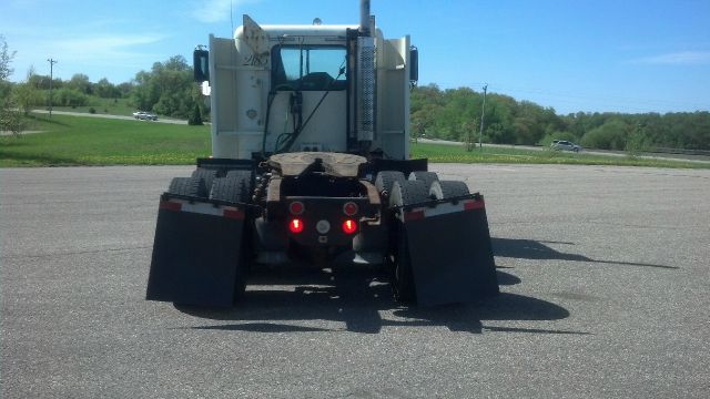2001 Freightliner FLD 120 Hauler
