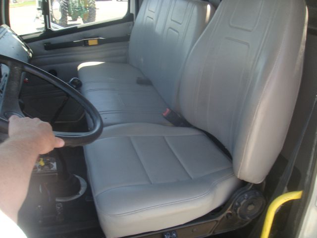 2000 Freightliner FL 70 Unknown