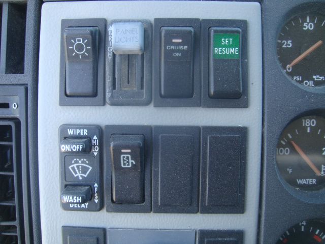 2000 Freightliner FL 70 Unknown