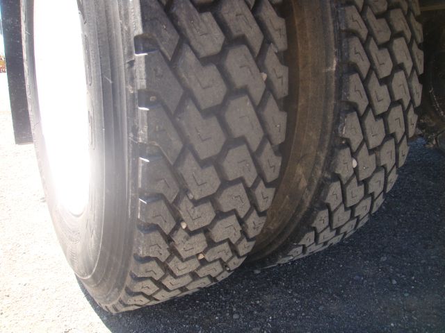 2000 Freightliner FL 70 Unknown