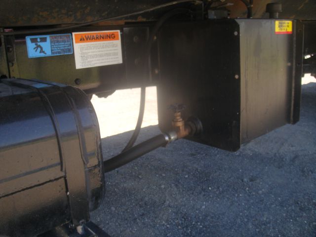 2000 Freightliner FL 70 Unknown