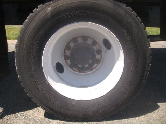 2000 Freightliner FL 70 Unknown