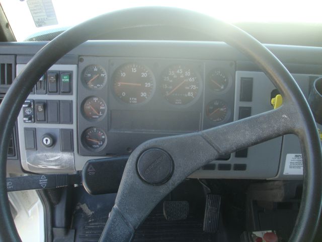 2000 Freightliner FL 70 Unknown