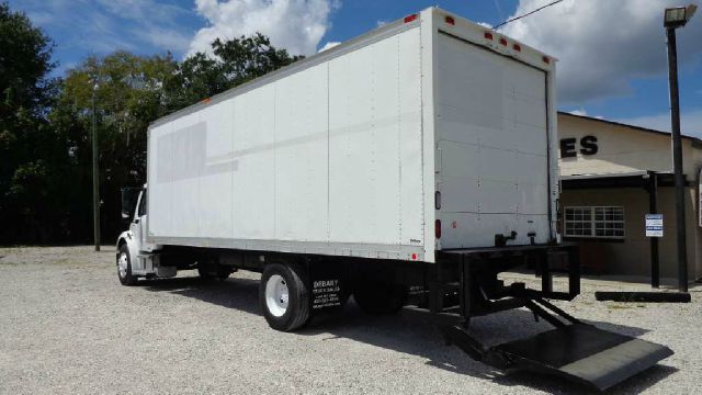 2005 Freightliner M2106 Unknown