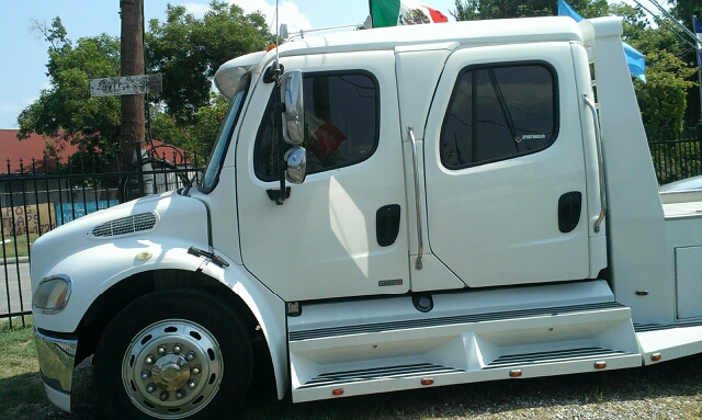 2005 Freightliner M2 106 Unknown
