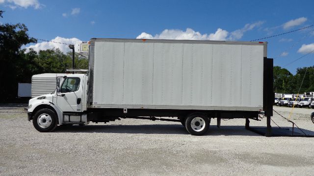 2007 Freightliner M2 106 Unknown