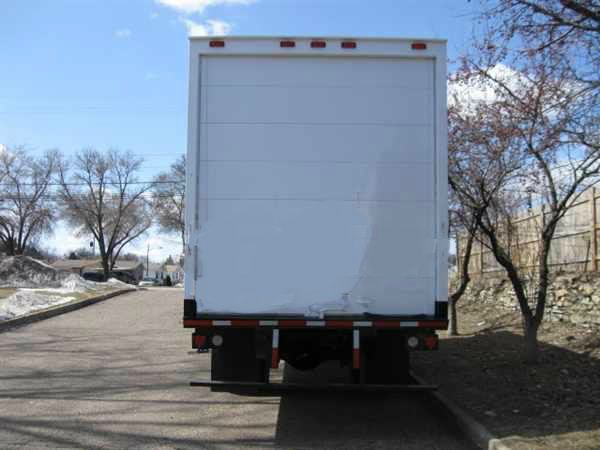 2005 Freightliner m-2 24 ft box Unknown