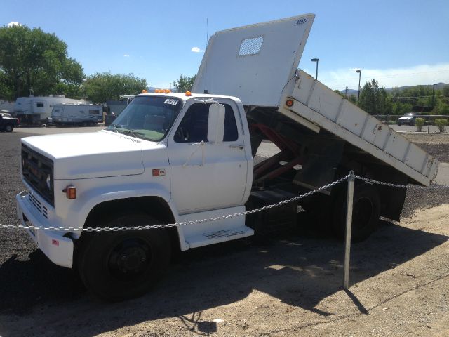 1987 GMC 5000 SE 2WD 5-pass