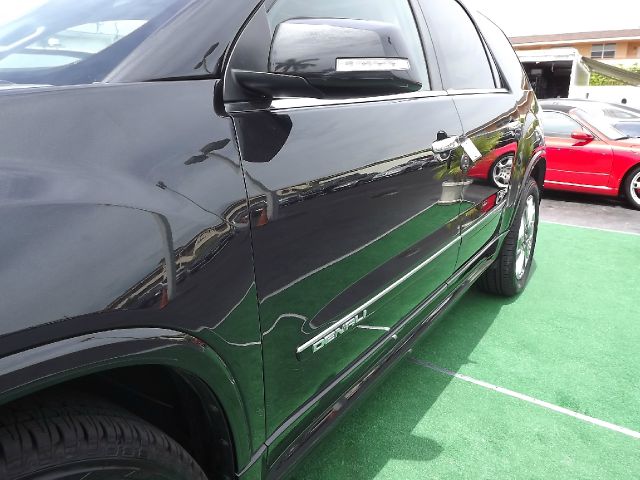 2011 GMC Acadia DSG 2 DOOR