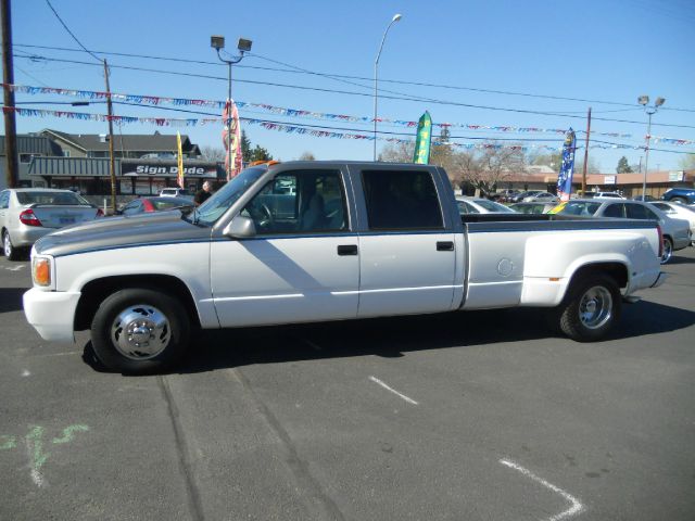 1999 GMC C3500 Signature L Sedan 4D