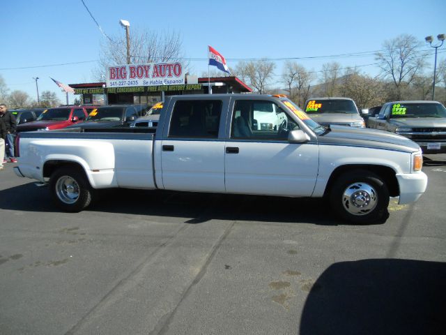 1999 GMC C3500 Signature L Sedan 4D
