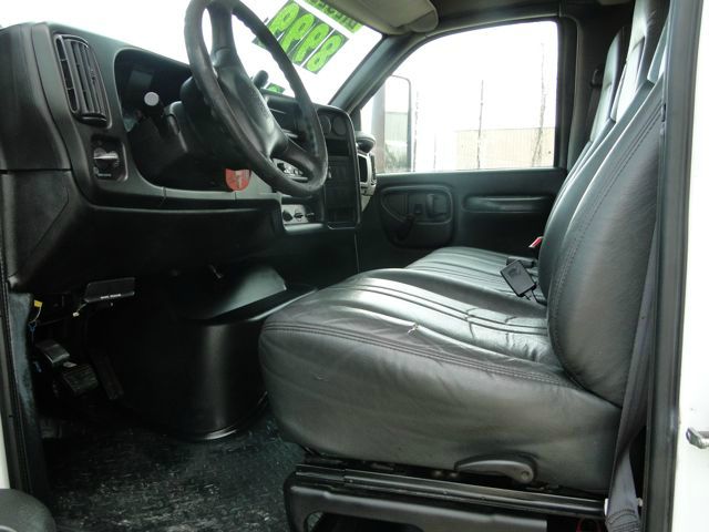 2004 GMC C7500 BOX TRUCK AT Touring With RES