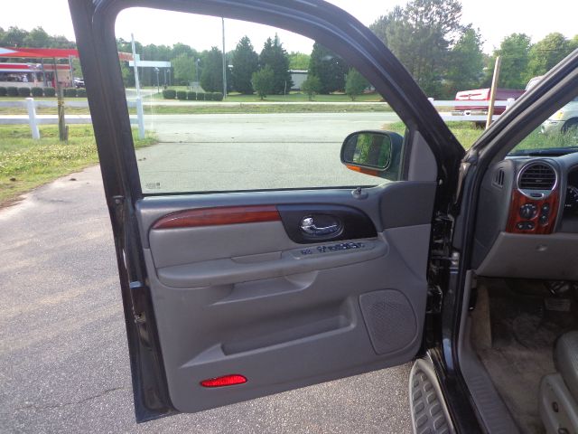 2003 GMC Envoy Wagon SE