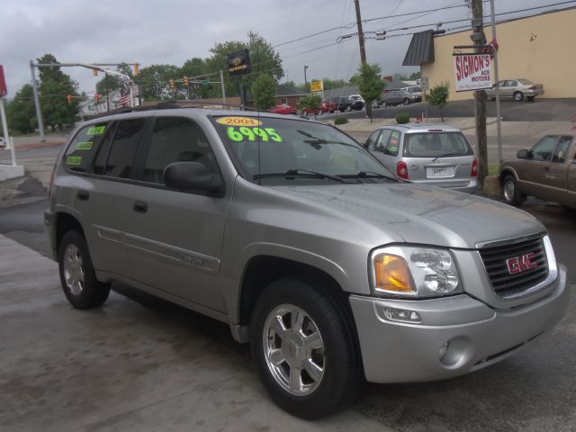 2004 GMC Envoy 4x4 Crew Cab LE