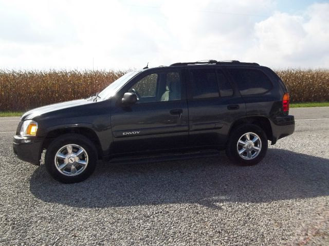 2004 GMC Envoy 4x4 Crew Cab LE