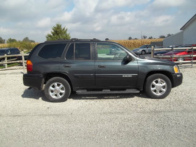 2004 GMC Envoy 4x4 Crew Cab LE