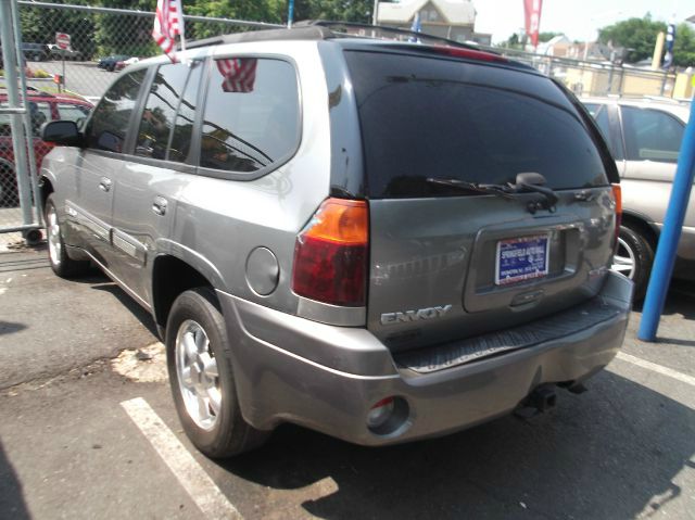 2005 GMC Envoy Wagon SE