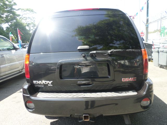 2004 GMC Envoy XL 4dr 2.9L Twin Turbo AWD SUV