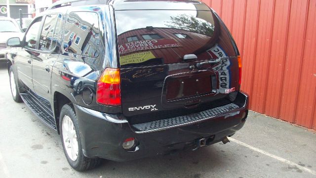 2006 GMC Envoy XL LS 2500hd CREW CAB 4X4 Diesel