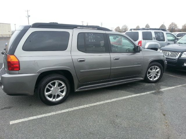 2006 GMC Envoy XL LS 2500hd CREW CAB 4X4 Diesel