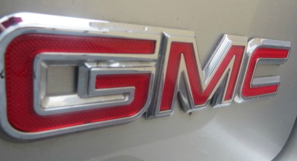 2004 GMC Envoy XUV 4 Dr 2.5 Sedan