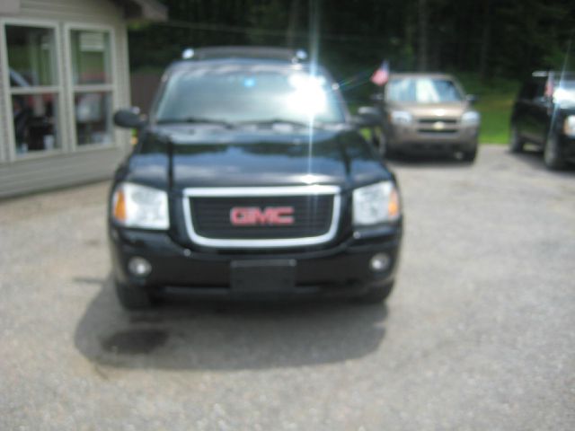 2004 GMC Envoy XUV 4 Dr 2.5 Sedan