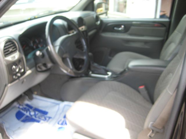 2004 GMC Envoy XUV 4 Dr 2.5 Sedan