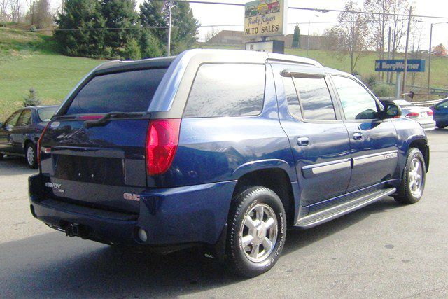 2004 GMC Envoy XUV 4 Dr 2.5 Sedan