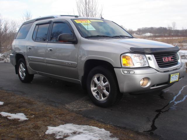 2004 GMC Envoy XUV GS Super Sharp