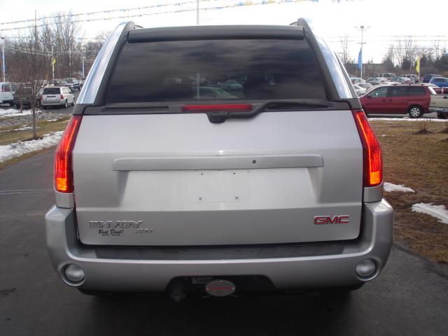 2004 GMC Envoy XUV GS Super Sharp