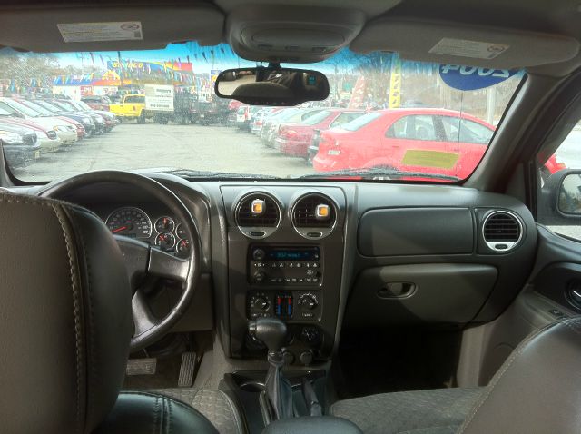 2004 GMC Envoy XUV 4 Dr 2.5 Sedan