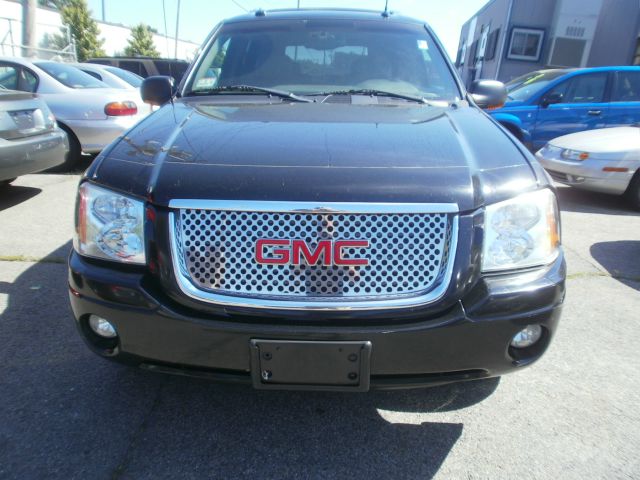 2004 GMC Envoy XUV 4 Dr 2.5 Sedan