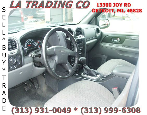2004 GMC Envoy XUV 4 Dr 2.5 Sedan