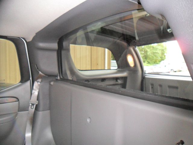 2004 GMC Envoy XUV 4 Dr 2.5 Sedan